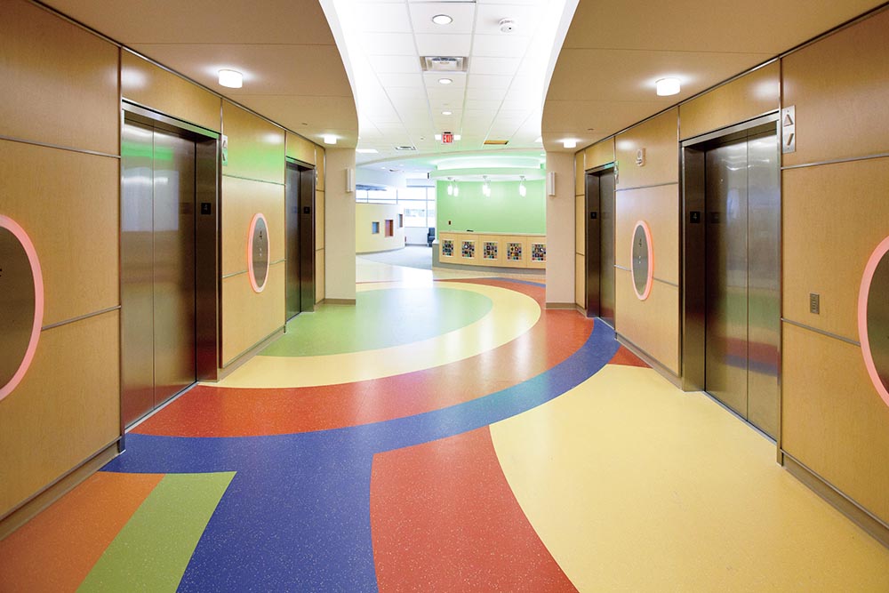 將個(gè)性化、人性化、藝術(shù)性融入醫(yī)療機(jī)構(gòu)PVC商用彈性地板設(shè)計(jì)中